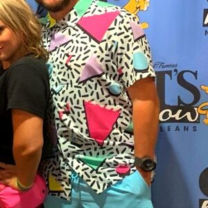 Mens 80-90s style button up geo shirt